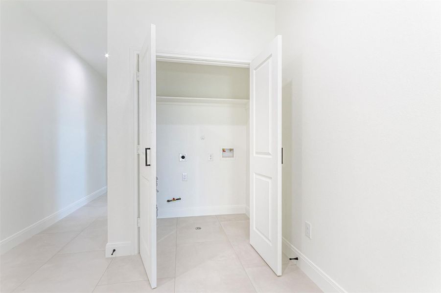 Spacious, unfurnished interior of a new home in , Houston (Image 40). Spacious, unfurnished interior of a new home in , Houston (Image 40).