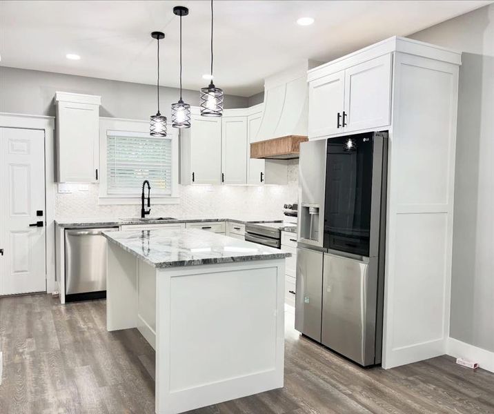 Furnished interior view inside a new home in , Corsicana (Image 15).