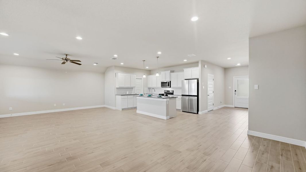 Spacious, unfurnished interior of a new home in Legado, Cleburne (Image 10).