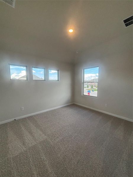 Spacious, unfurnished interior of a new home in Berry Creek Highlands, Georgetown (Image 30).