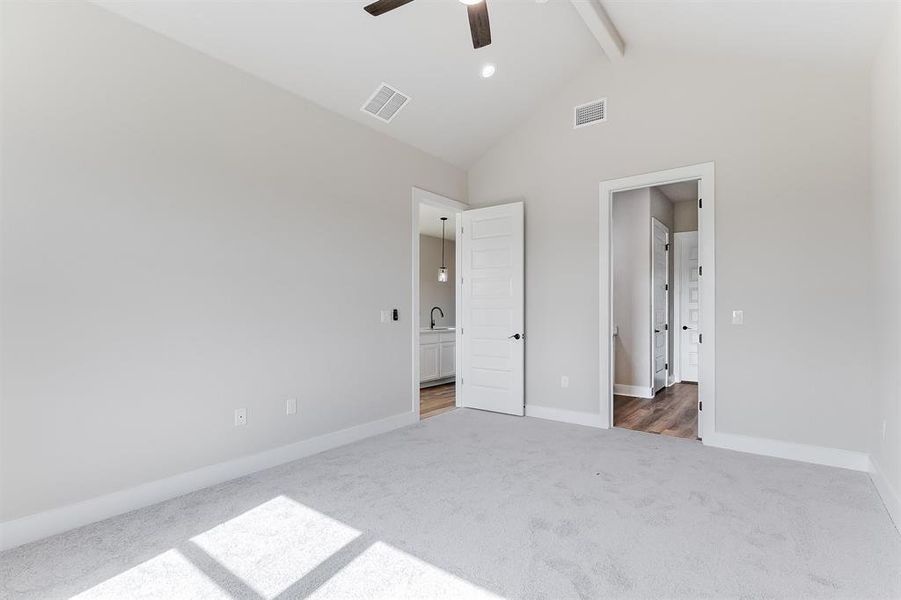 Spacious, unfurnished interior of a new home in , Marble Falls (Image 21).