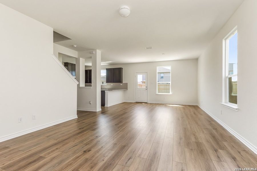 Spacious, unfurnished interior of a new home in Woodside Farms, Seguin (Image 9).