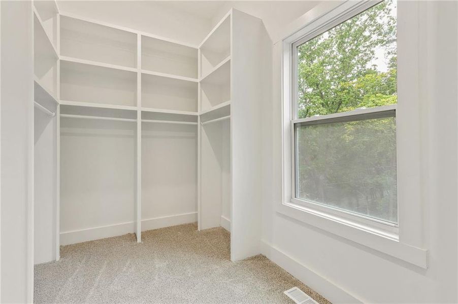 Spacious, unfurnished interior of a new home in , Waleska (Image 16).