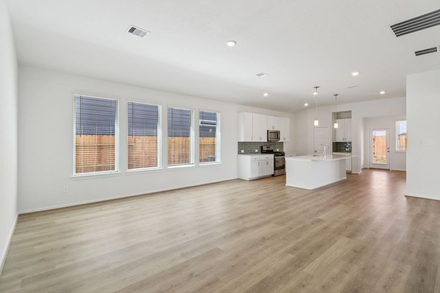 Spacious, unfurnished interior of a new home in Landing Meadows - Premier Series, New Caney (Image 20). Spacious, unfurnished interior of a new home in Landing Meadows - Premier Series, New Caney (Image 20).