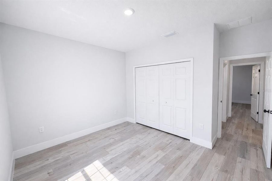 Spacious, unfurnished interior of a new home in , Citrus Springs (Image 14).