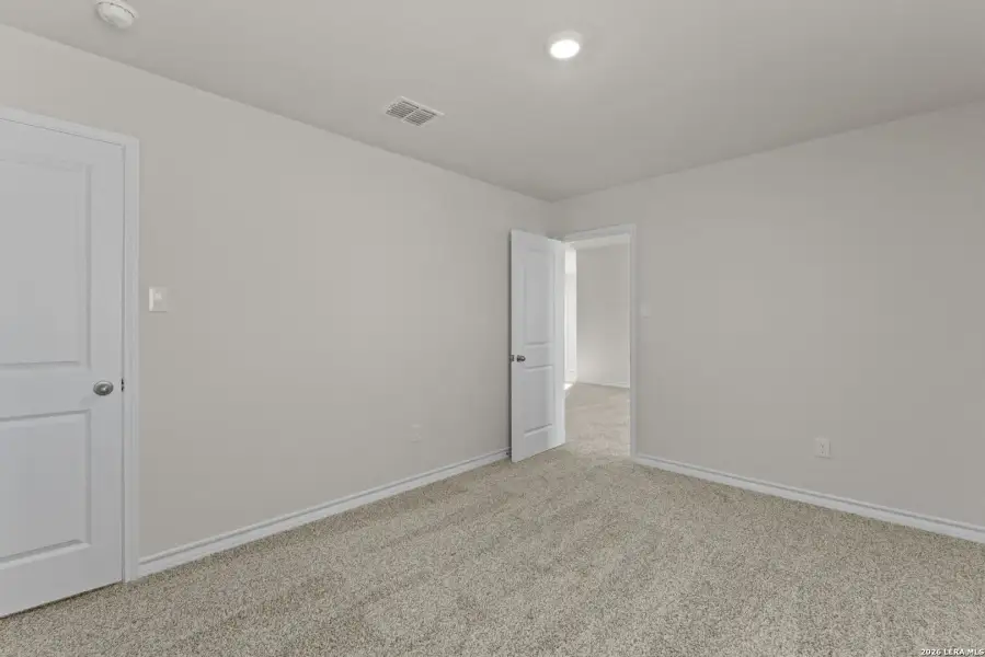 Spacious, unfurnished interior of a new home in Laurel Vistas, San Antonio (Image 28).