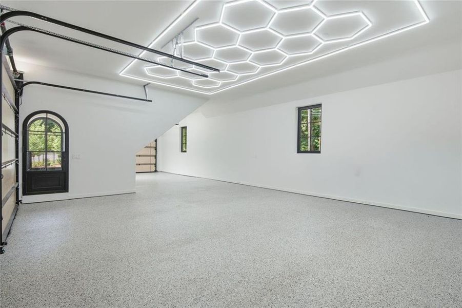 Spacious, unfurnished interior of a new home in , Alpharetta (Image 22).