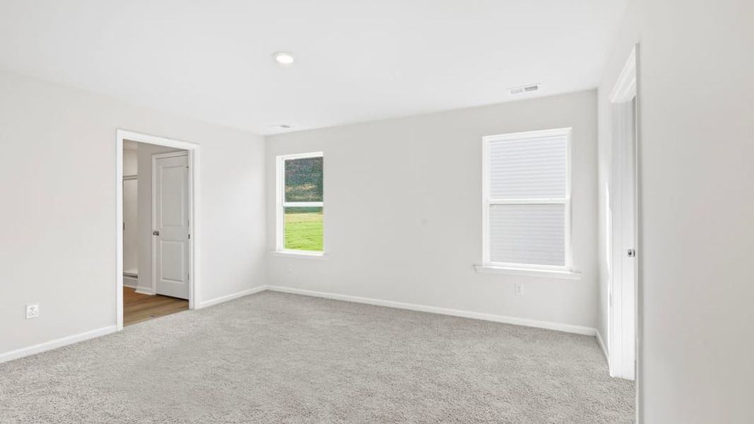 Spacious, unfurnished interior of a new home in Cloverdale Hills, Piedmont (Image 30).