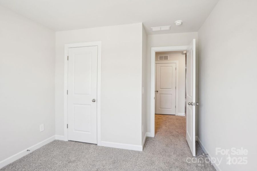 Photo is not of the actual home, but is an inspirational photo of builder’s model home and may depict options, furnishings, and/or decorator features that are not included Photo is not of the actual home, but is an inspirational photo of builder’s model home and may depict options, furnishings, and/or decorator features that are not included