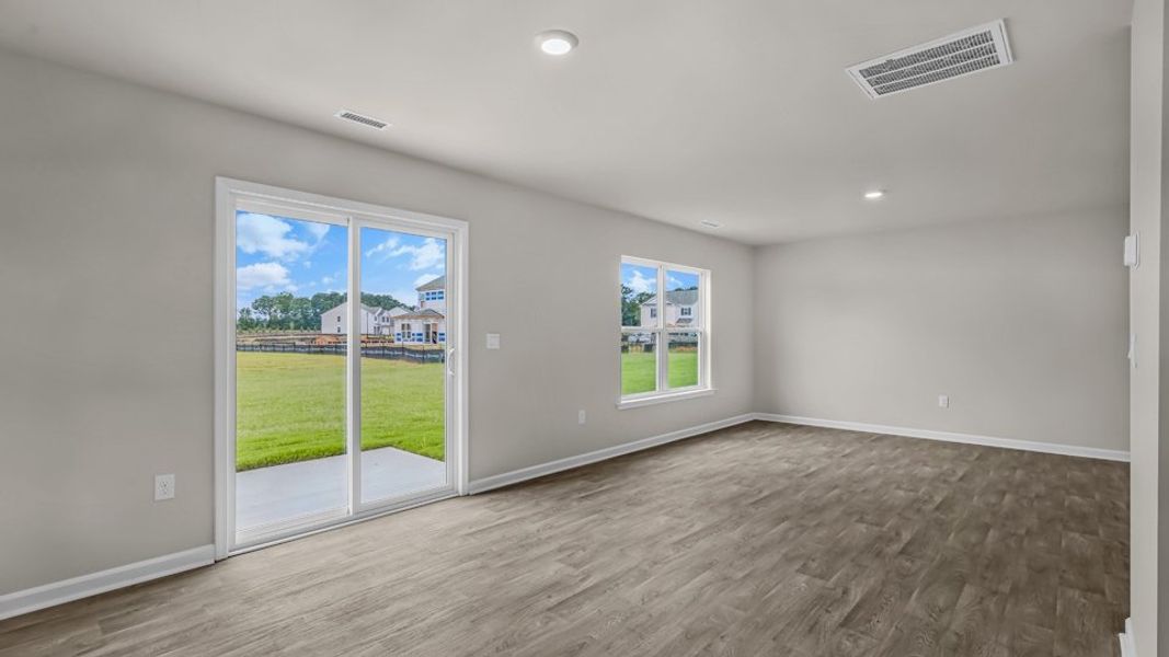 Spacious, unfurnished interior of a new home in Wilson's Ridge, Smithfield (Image 12).