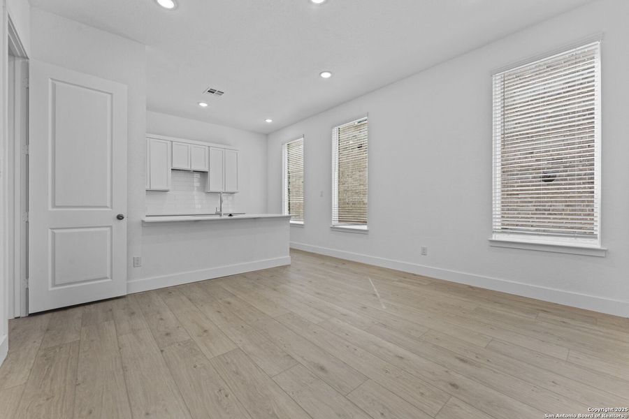 Spacious, unfurnished interior of a new home in , New Braunfels (Image 18).