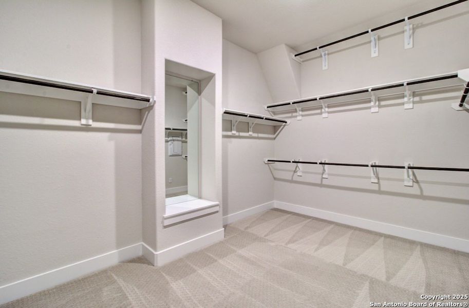 Spacious, unfurnished interior of a new home in Verandas at the Rim, San Antonio (Image 25). Spacious, unfurnished interior of a new home in Verandas at the Rim, San Antonio (Image 25).