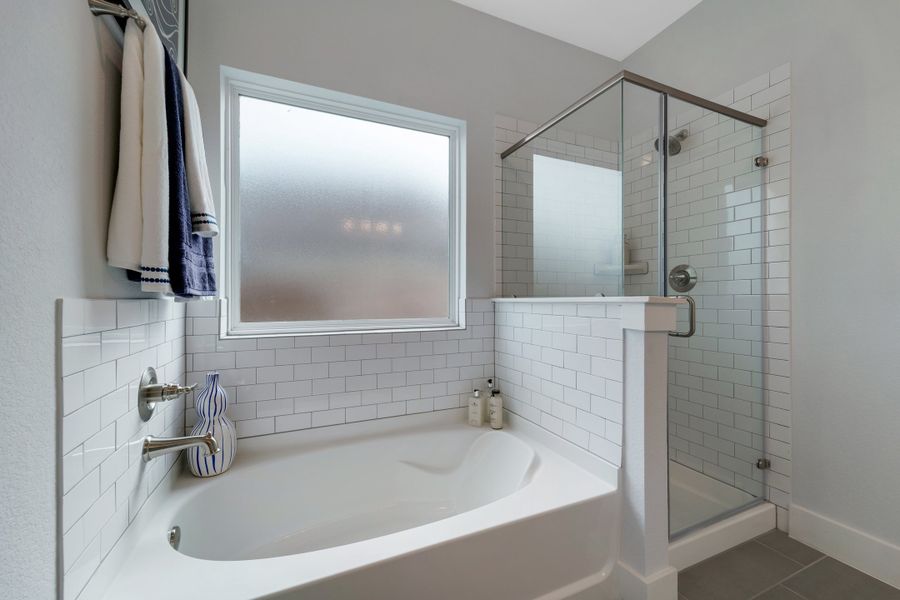 Furnished interior view inside a new home in Saddlebrook Estates, Waxahachie (Image 22). Furnished interior view inside a new home in Saddlebrook Estates, Waxahachie (Image 22).