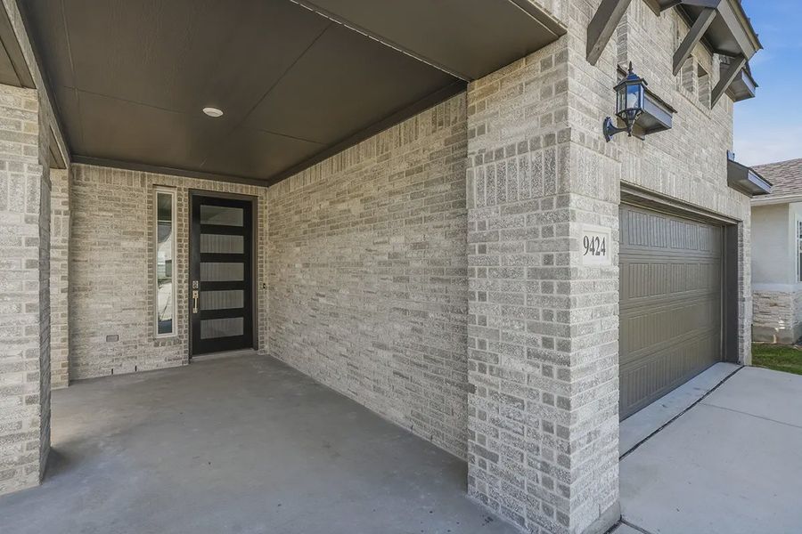 Exterior details and patio area of a home in Stillwater Ranch, San Antonio (Image 4).