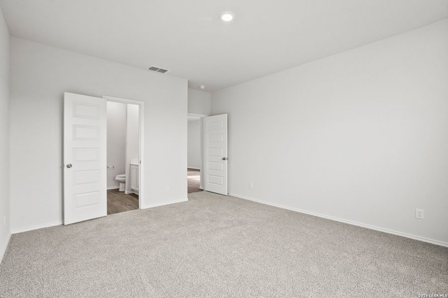 Spacious, unfurnished interior of a new home in Blue Ridge Ranch, San Antonio (Image 15). Spacious, unfurnished interior of a new home in Blue Ridge Ranch, San Antonio (Image 15).