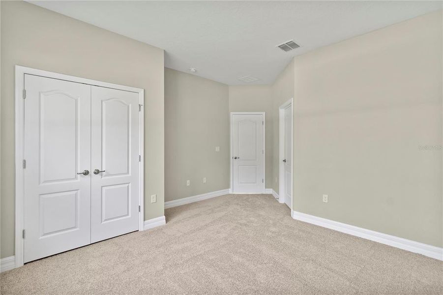 Spacious, unfurnished interior of a new home in , Leesburg (Image 14).