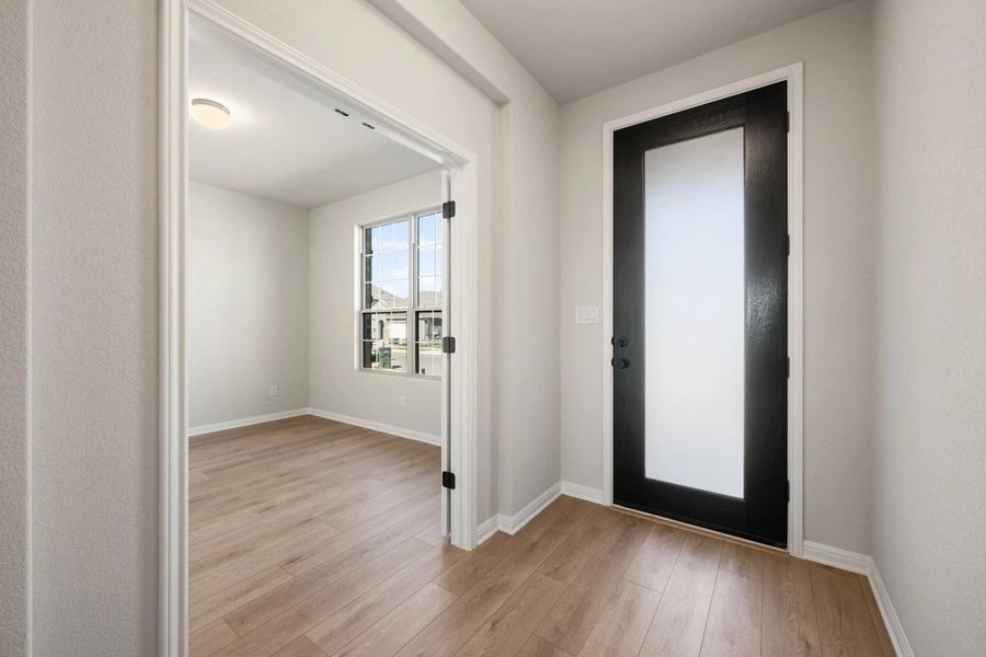 Spacious, unfurnished interior of a new home in Willow Springs, Buda (Image 21).