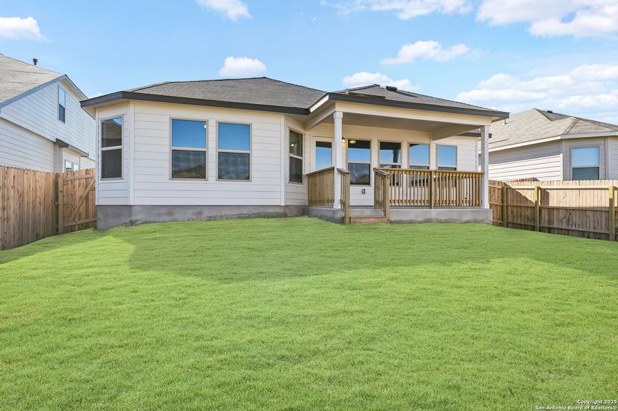 Exterior details and patio area of a home in Winding Brook, San Antonio (Image 4).