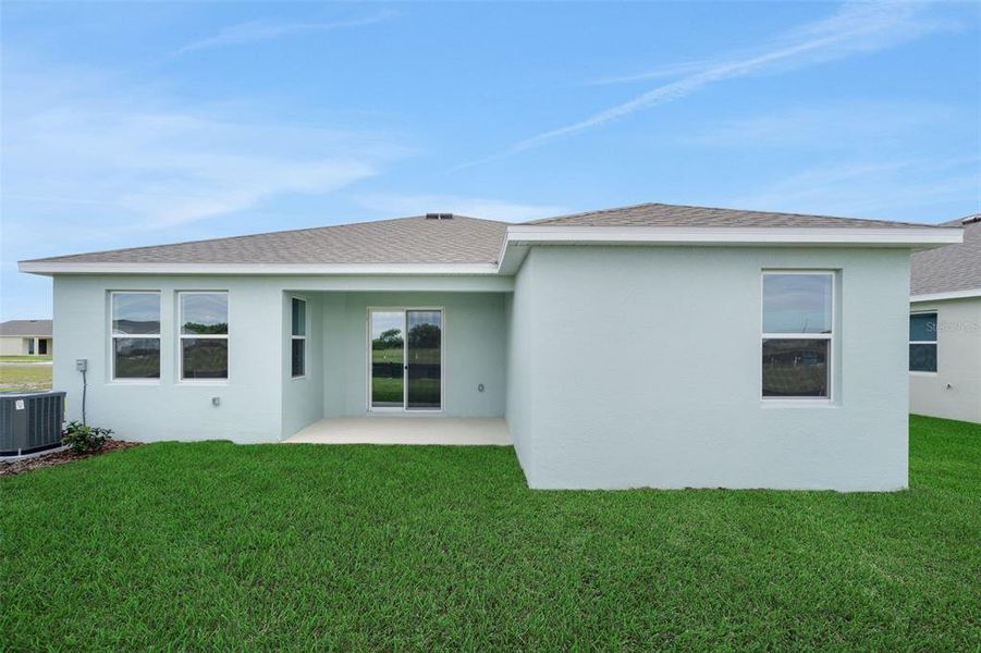 Exterior details and patio area of a home in , Deland (Image 3).