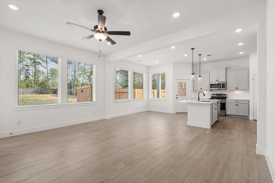 Spacious, unfurnished interior of a new home in Santa Rita Ranch, Liberty Hill (Image 22).