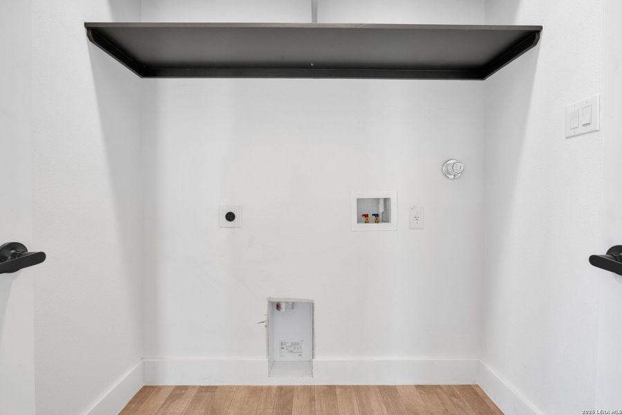 Spacious, unfurnished interior of a new home in , San Antonio (Image 11).