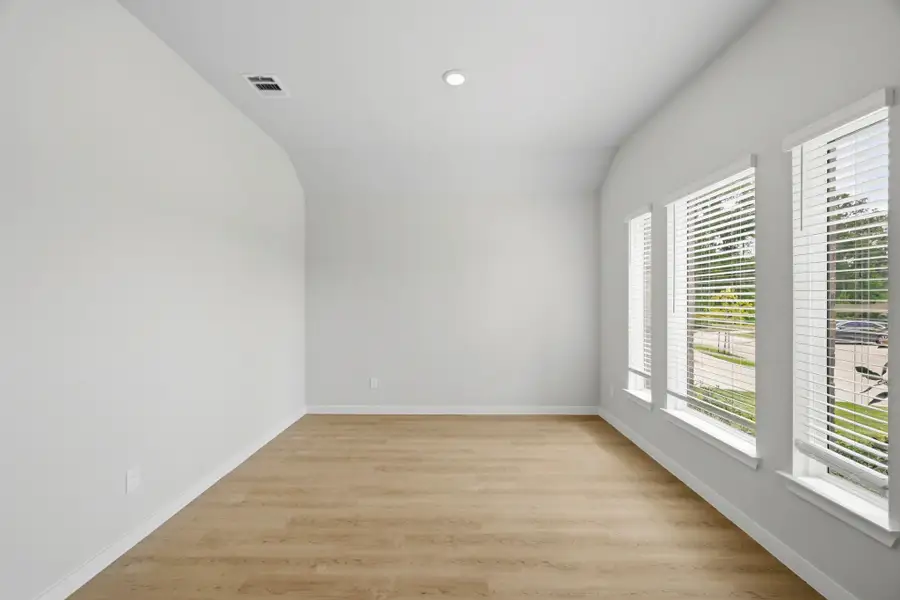 Spacious, unfurnished interior of a new home in Audubon, Magnolia (Image 25).