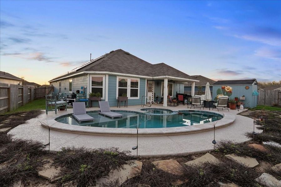 Exterior details and patio area of a home in Mustang Crossing, Alvin (Image 25).