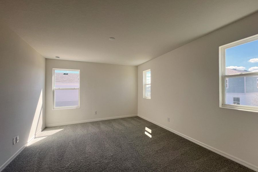 Spacious, unfurnished interior of a new home in Trinity Lakes, Groveland (Image 14).
