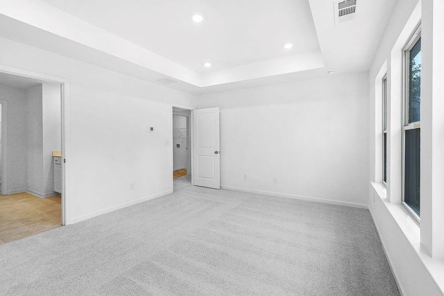 Spacious, unfurnished interior of a new home in Hampton Trace, Marietta (Image 30).