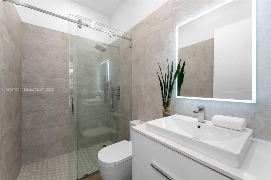 Furnished interior view inside a new home in , Pinecrest (Image 18).