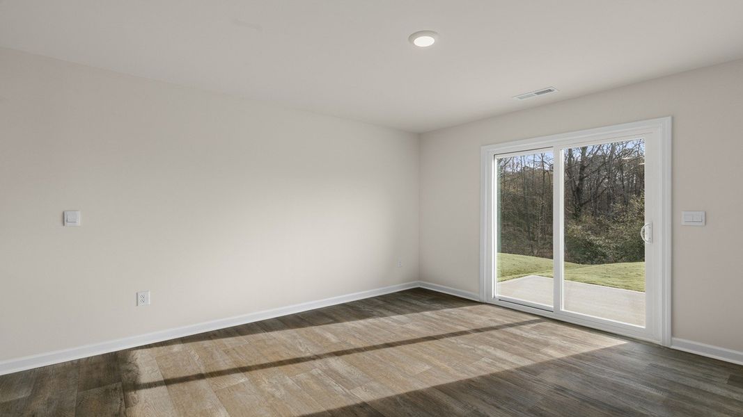 Spacious, unfurnished interior of a new home in Quail Haven, Winston-Salem (Image 23).