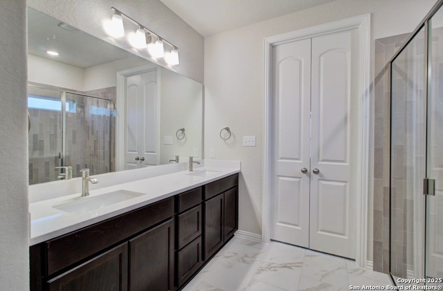 Furnished interior view inside a new home in Meyer Ranch - Enclave, New Braunfels (Image 10).