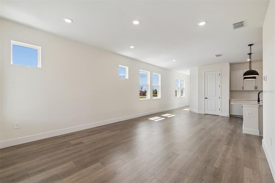 Spacious, unfurnished interior of a new home in Gracewater at Sarasota, Sarasota (Image 29).