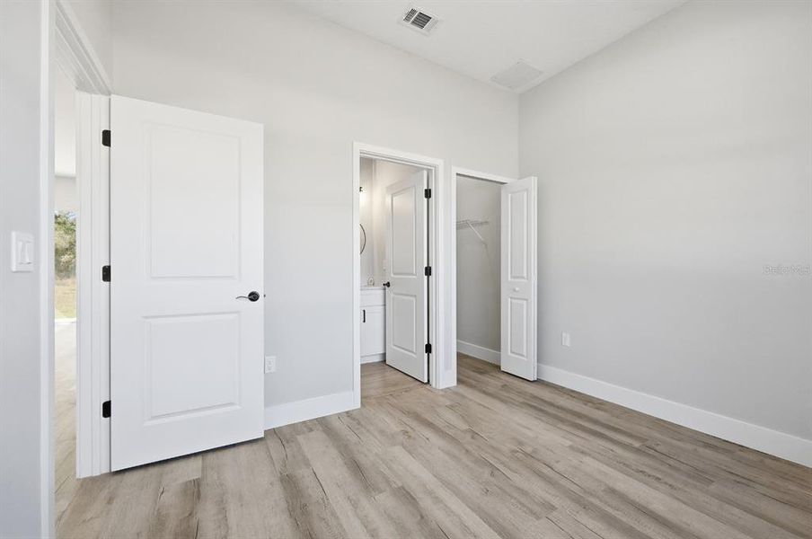 Spacious, unfurnished interior of a new home in , Ocala (Image 28).