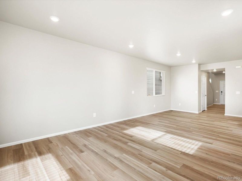 Spacious, unfurnished interior of a new home in Lake Bluff, Greeley (Image 14).