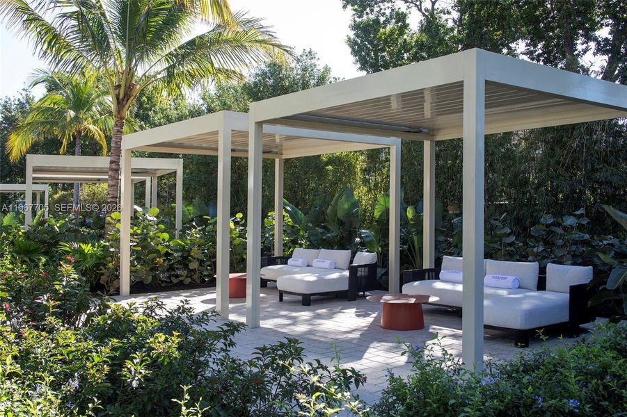 Community amenities in , Hallandale Beach (Image 36).