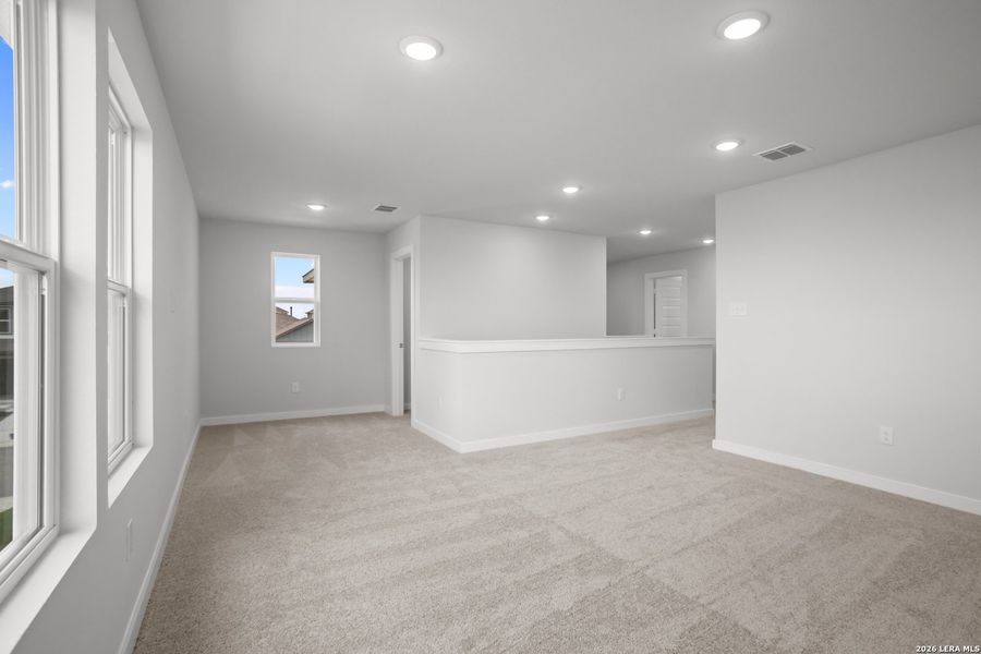 Spacious, unfurnished interior of a new home in Mesa Vista, San Antonio (Image 24).