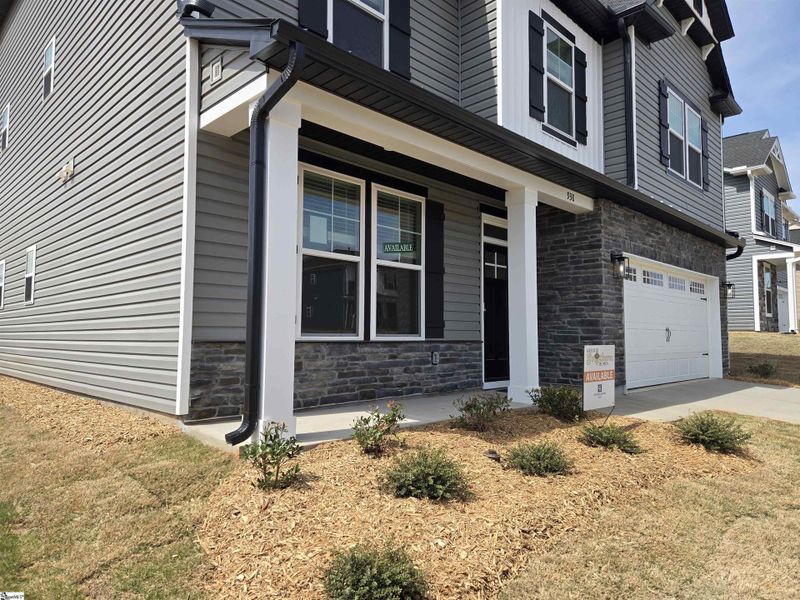 Exterior details and patio area of a home in Shiloh Trail, Wellford (Image 3).