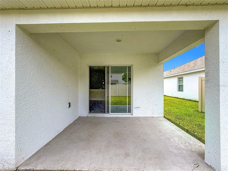 Exterior details and patio area of a home in , Ocala (Image 4). Exterior details and patio area of a home in , Ocala (Image 4).