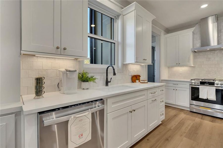 Furnished interior view inside a new home in , Jasper (Image 19).