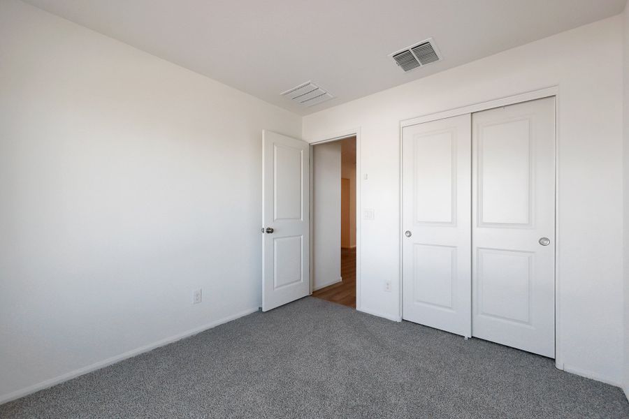 Spacious, unfurnished interior of a new home in Cross Creek Ranch, Coolidge (Image 16).