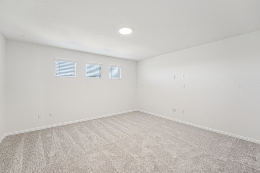 Spacious, unfurnished interior of a new home in Porter Country, Buda (Image 19).