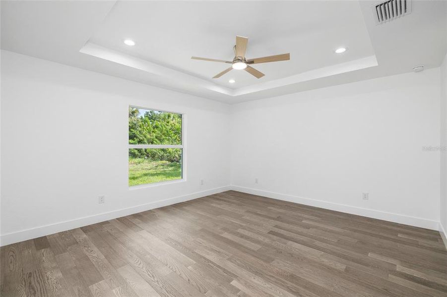 Spacious, unfurnished interior of a new home in , Rotonda West (Image 26).