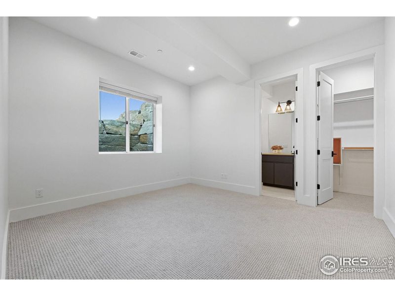 Spacious, unfurnished interior of a new home in , Longmont (Image 19).
