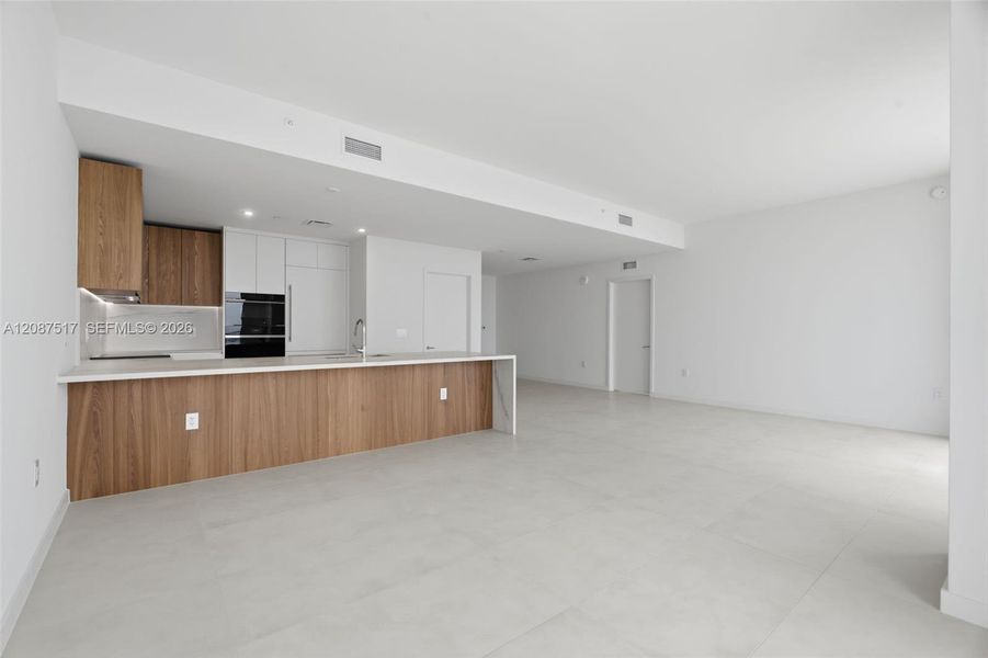 Image 90 of a home in .