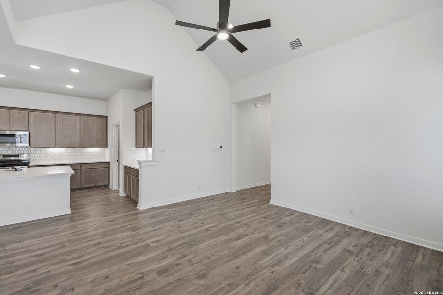 Spacious, unfurnished interior of a new home in The Crossvine, Schertz (Image 33).
