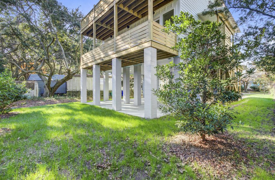 Exterior details and patio area of a home in , Charleston (Image 4).