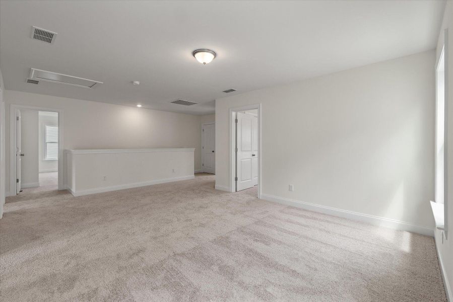 Spacious, unfurnished interior of a new home in Parker's Preserve, Ridgeville (Image 17).