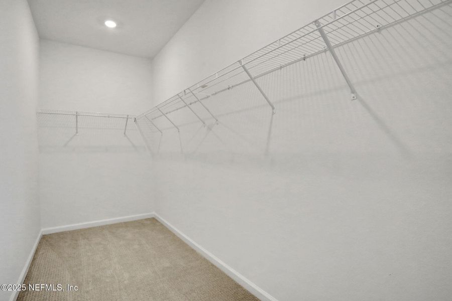 Spacious, unfurnished interior of a new home in , Green Cove Springs (Image 18).