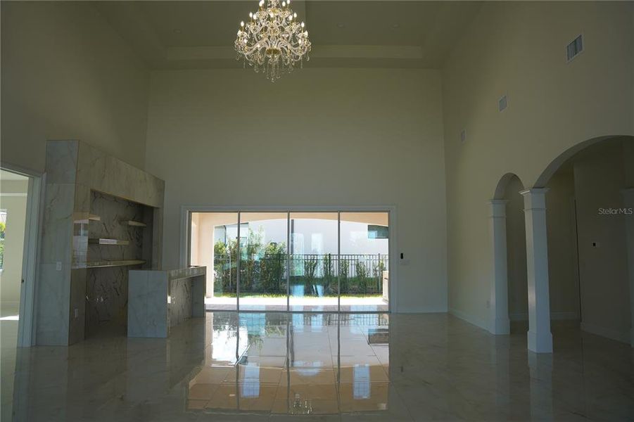 Spacious, unfurnished interior of a new home in , Clermont (Image 6).